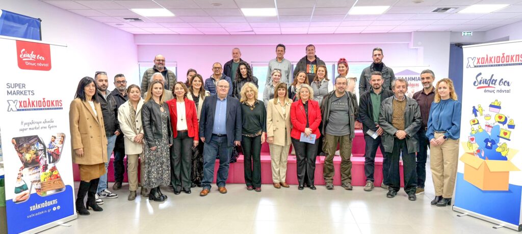 Η Super Market Χαλκιαδάκης, με την Υποστήριξη της Περιφέρειας Κρήτης, Ενισχύει 42 Σχολεία με Εξοπλισμό